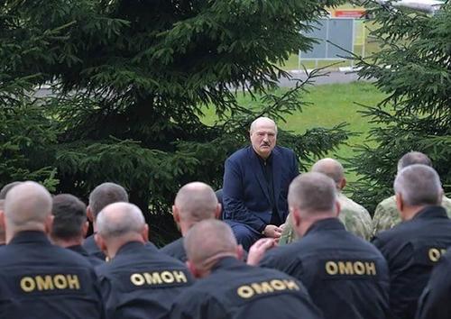 В Беларуси одного из пропавших демонстрантов нашли повешенным. Семья все это время искала его по больницам
