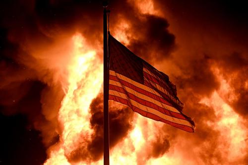 Буря в Американском стакане: очередная волна протестов в США на фоне волн эпидемии