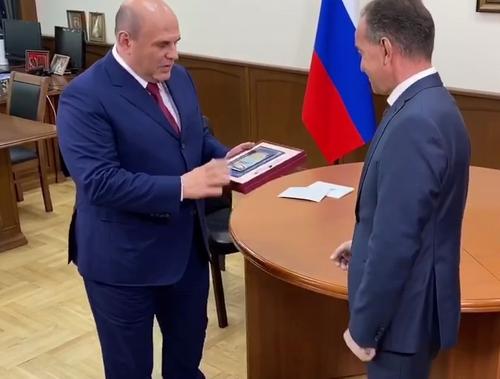 Михаил Мишустин поздравил Вениамина Кондратьева с 50-летием