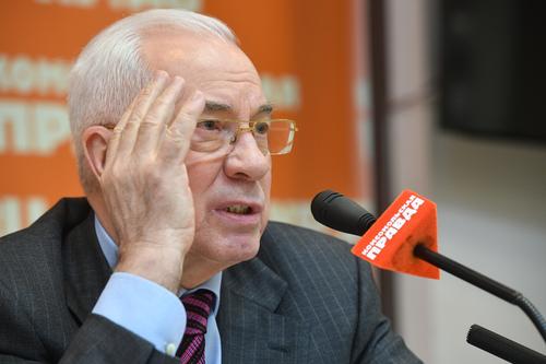 Экс-премьер Украины Азаров объяснил, зачем Западу нужна слабая Белоруссия