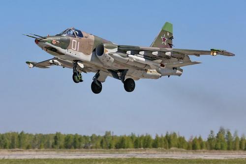Российские штурмовики Су-25СМ применили авиационные бомбы и ракеты на учении в Киргизии