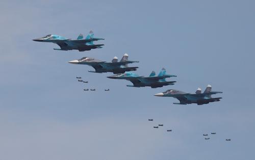 Су-34 обрушили «бомбовый ливень» на позиции условного противника под Курганом