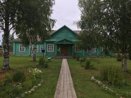 Нельзя иметь в центре страны темную дыру