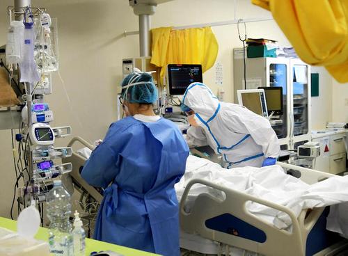 Рекордное число заболевших COVID-19 выявили в Великобритании с начала пандемии