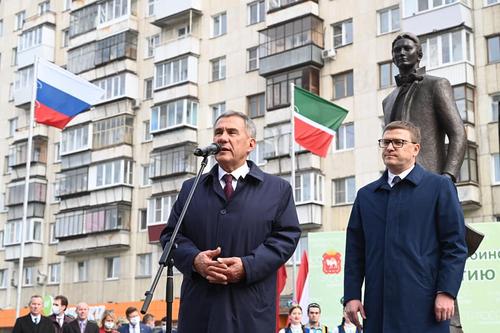 Президент Татарстана открыл памятник Габдулле Тукаю в Челябинске