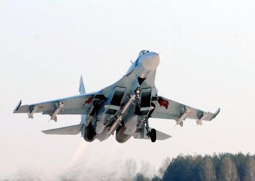 Российский Су-27 перехватил четыре британских военных самолета над Черным морем