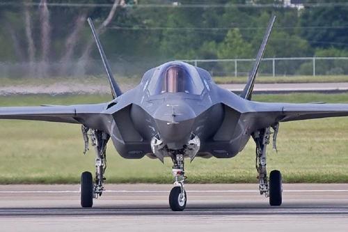 Сенаторы США Роберт Менендес и Джек Рид выразили обеспокоенность идеей продажи F-35 в ОАЭ из-за России и Китая