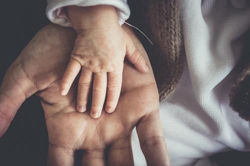 В Финляндии мужчину обязали выплачивать алименты за ребёнка, которого его жена родила от любовника