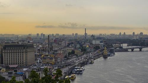 Политолог Безпалько: Украина не может сделать что-либо, чтобы страна «не трещала по швам»