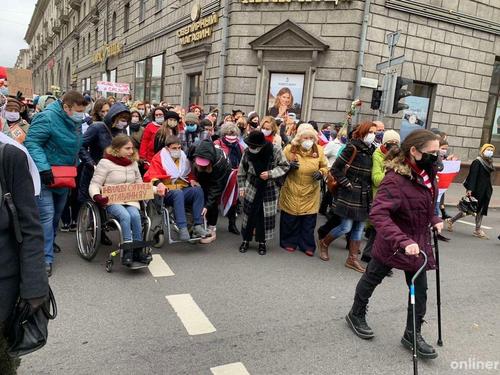 Очевидцы рассказывают о задержании участников митинга женщин и инвалидов в Минске