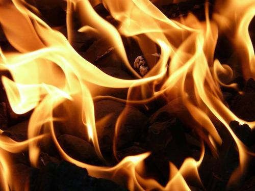 В Москве загорелся склад с газовыми баллонами