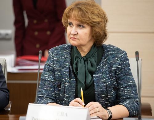 Единоросс Гусева настаивает на увеличении бюджетной помощи безработным