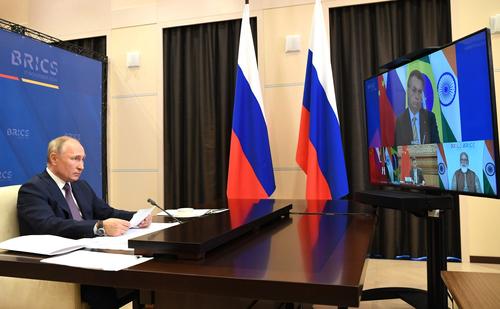 Путин поддержал мнение премьера Индии Моди о том, что весь мир является семьей. Но добавил: «В семье не без урода»