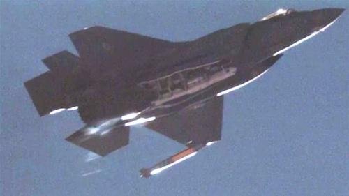 В США на полигоне, впервые, F-35 сбросил ядерную бомбу B-61-12
