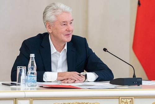 Собянин заявил, что действующие ограничения пока позволяют избежать «закрытия» города