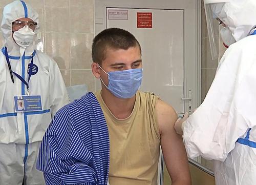 Пять тысяч москвичей записались на прививку от COVID-19 за пять часов