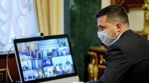 Видит «незалежное» око вакцину, да зуб неймёт