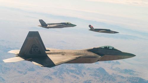 Американская военная авиация совершает революцию в организации боевых действий 