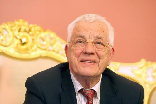Раймонд Паулс отметит 85-летний юбилей за роялем