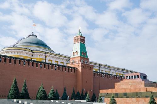 Журнал Forbes: осенняя война в Карабахе вынудила Россию ускорить работы по созданию ударного дрона «Охотник»