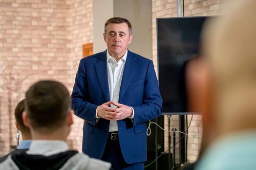 С бейджиком больше прав. Власти Сахалина тем, кто вколол вакцину, выдадут специальное удостоверение