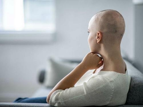 «Битва идет уже 15 лет и побеждают те, кто убивает наше население». Андрей Караулов о том, почему в России умирают от рака