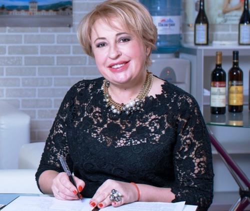 Мэр Ялты, Янина Павленко, затеявшая войну с ларьками, призналась, что ей угрожают