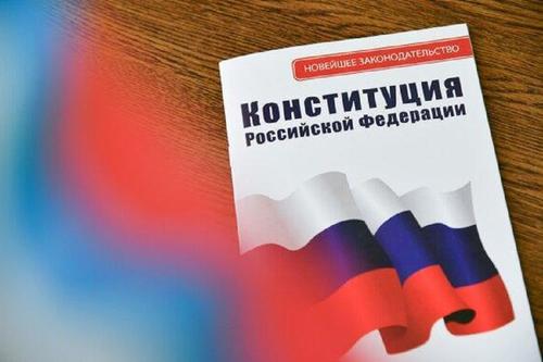 МВД подготовило проект президентского указа о вручении Конституции одновременно с паспортом