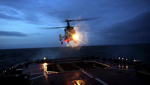 Боевые вертолеты Северного флота провели полеты в жестких условиях полярной ночи