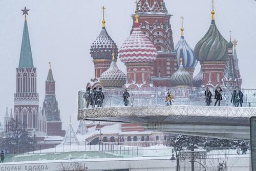 Врач Тяжельников рассказал, как москвичам подготовиться к приходу «барической пилы»