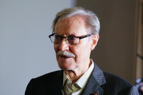 Юрий Соломин не будет переносить премьеру своего спектакля