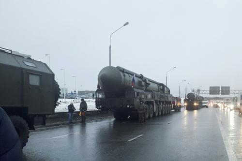 Колонна ПГРК «Ярс» прибыла в Алабино