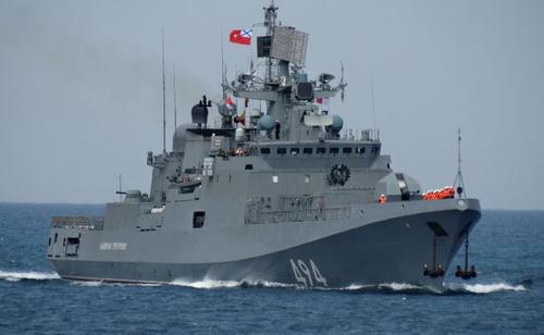Вооруженные ракетами военные корабли ВМФ РФ и ВМС США встретились у причалов Порта-Судан