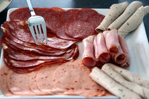 Мясников перечислил продукты, которые могут привести к пищевому ботулизму