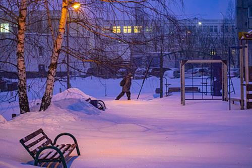 Ребенок насмерть замерз ночью на улице. Это заставило депутатов задуматься, что с органами опеки что-то не так