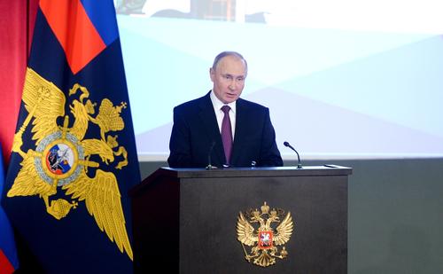 Путин подписал перечень поручений по защите детей, поддержки семей с детьми и полномочий органов опеки