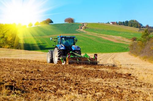 На полях России работает всего 15% сельхозтехники от уровня 1990 года