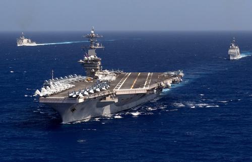 Авианосец ВМС США и сопровождающая его группа кораблей находится в восточном Средиземноморье