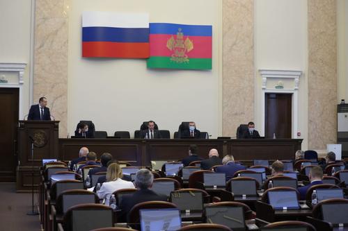 На детей в возрасте от трех до семи лет установлены новые выплаты с 1 апреля