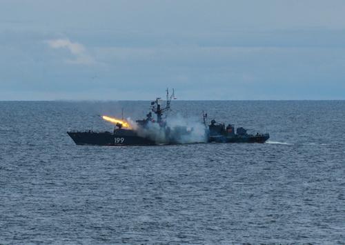 МПК «Брест» провел артиллерийские стрельбы в Баренцевом море