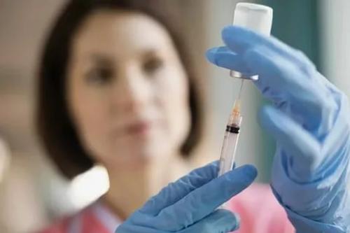 Жители Латвии встретили Пасху массовой вакцинацией