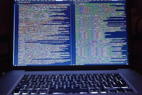 Эксперт по инфобезопасности Лукацкий оценил новость о возможной атаке на счета россиян в мае