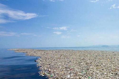 Океан придумал, как бороться с пластиковым мусором, чем это может закончиться для человека?