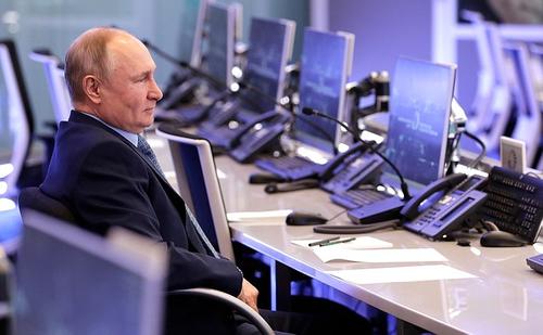 Байден созвонился с Путиным и предложил провести встречу