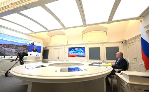 СМИ предположили, какой вакциной привился Путин