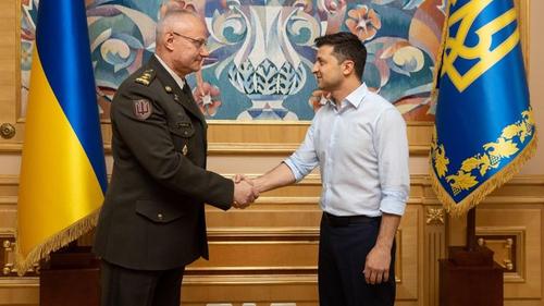 Главком ВСУ Хомчак призвал власти Украины не разжигать панику в стране