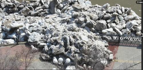 Видео: Хабаровск, ледоход на реке Амуре