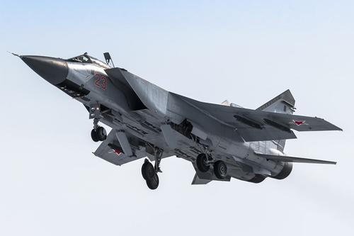 «ПолитПазл»: пилотов норвежских истребителей F-16 охватила паника после встречи с российским МиГ-31БМ       