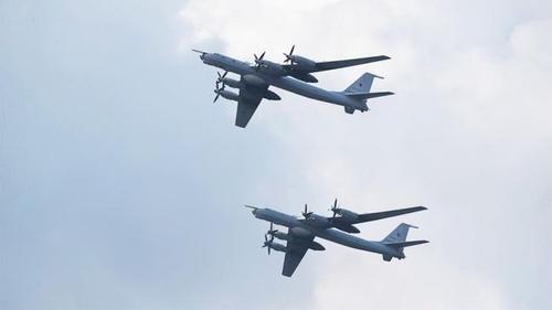 Над Тихим океаном истребители ВМС США поднялись на перехват российских Ту-142