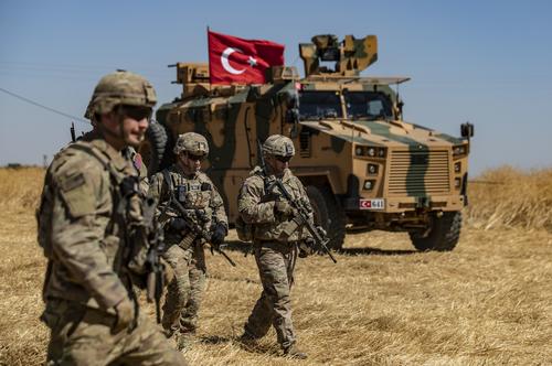 Анкара готова предоставить военную помощь Киргизии в конфликте с Таджикистаном